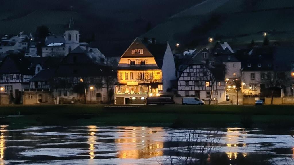 Casa Barzen - Stilvoll Urlauben An Der Mosel Apartment Reil Ngoại thất bức ảnh